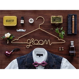 Fém vállfa vőlegény arany 45x27 cm