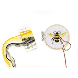 Mini keresztszemes hímzés készlet, méhek 8 cm