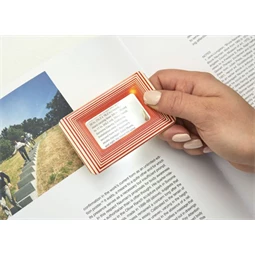 Nagyítóüveg világítással, bankkártya méretű