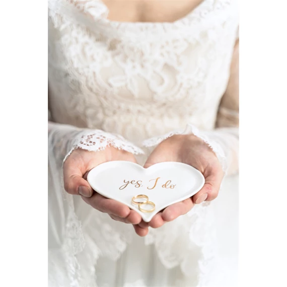 Porcelán esküvői gyűrűtartó szív 13,3x10,8 cm