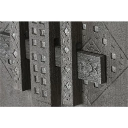 Szekrény faragott 85,5x47x180 cm