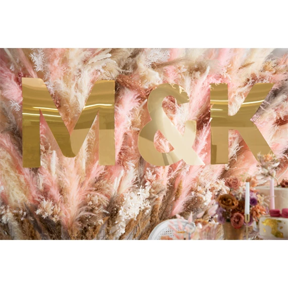 Tükör v betű arany 61x60 cm