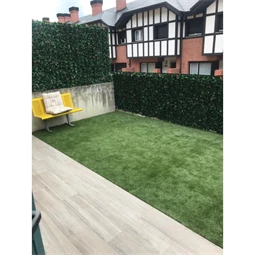 Zöldfal vörös babérlevelekkel 1x1 m